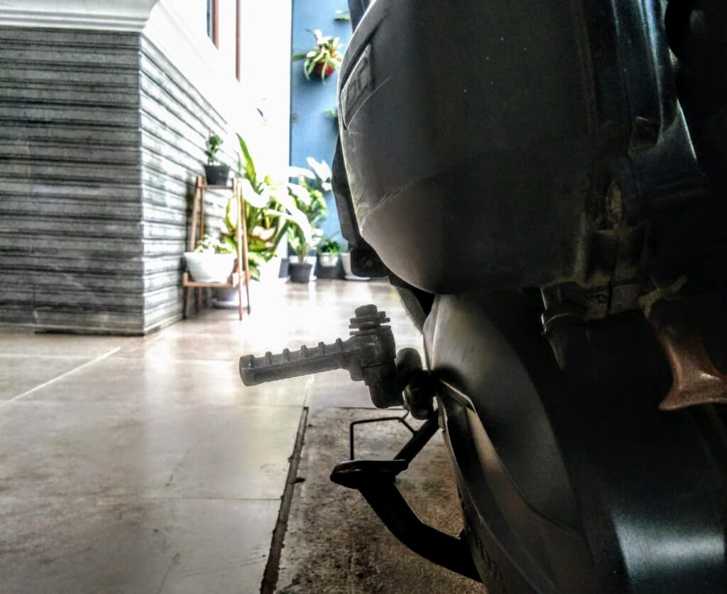 Kick starter pada motor matic berada di bagian kiri belakang.* (FOTO: Renaldi)